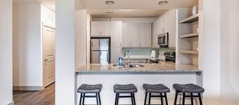 Cozy Top Floor Couples Retreat