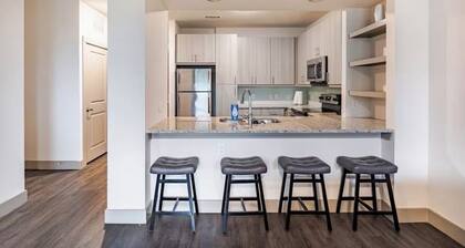 Cozy Top Floor Couples Retreat