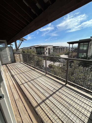 Cozy Top Floor Couples Retreat