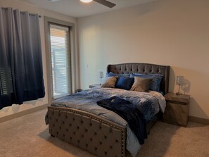 1 slaapkamer, een strijkplank/strijkijzer, gratis wifi, beddengoed