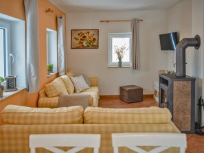 TV - Holiday home in Saxony with large sun terrace (Hohnstein)
