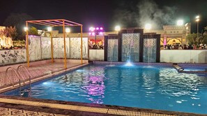 حمام سباحة