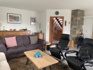 TV, DVD player - Detached villa with surrounding garden (Hallschlag)