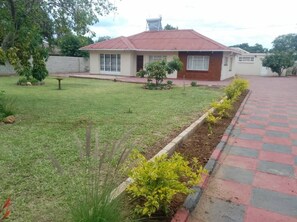 Exterior - The Oassis is a home away from home. Close to  Airport, CBD  and Local shops (Queens Park West, Bulawayo)