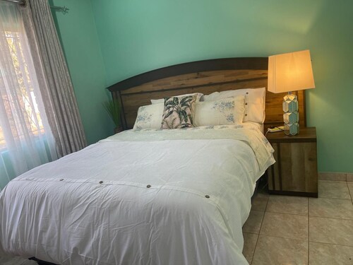 The Oassis is a home away from home. Close to  Airport, CBD  and Local shops