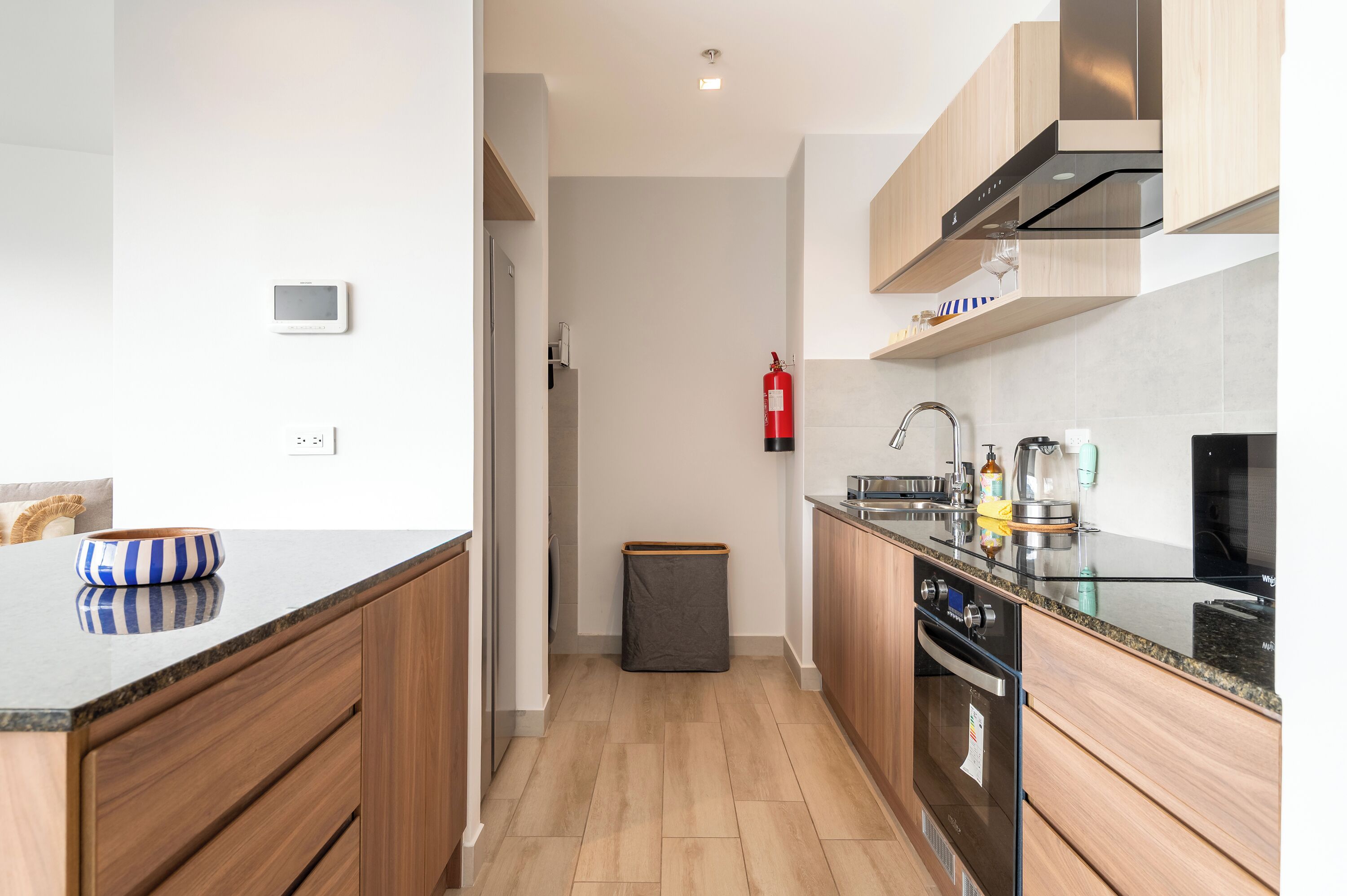 Apartemen Deluks, pemandangan bukit | Dapur pribadi | Kompor dan peralatan masak/sendok-piring