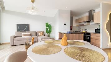 Apartemen Deluks, pemandangan bukit | Ruang makan