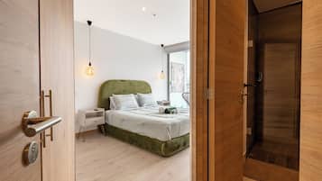 Tirai kedap cahaya, Wi-Fi gratis, dan seprai linen