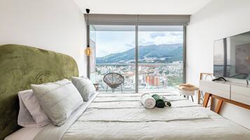 Blackout drapes, free WiFi