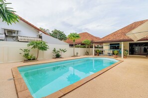 Hồ bơi ngoài trời 