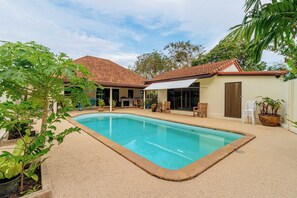 Outdoor pool - Poolside 3BR for Relaxed Stays V278 (Rawai)