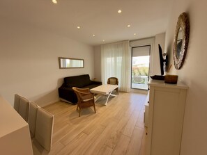 TV - Amenábar Ocean Suites by Staycare (Chipiona)