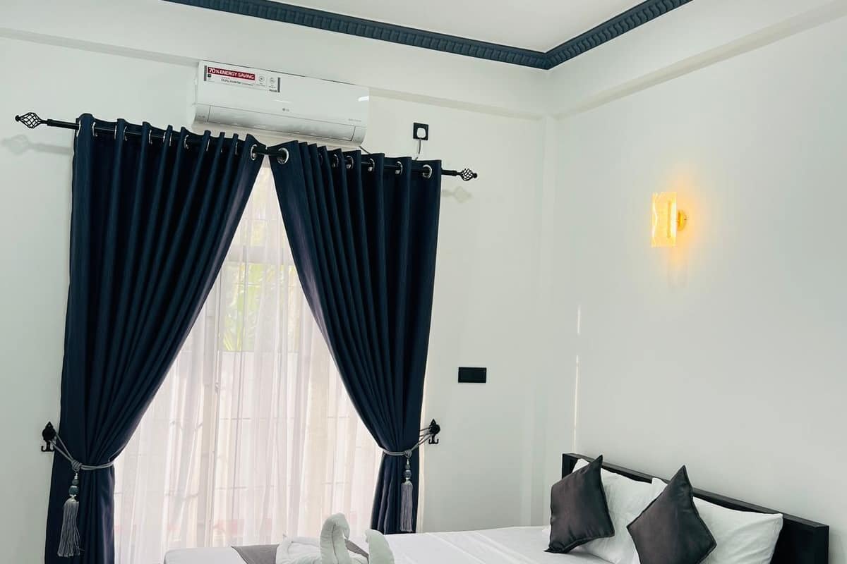 Deluxe Double Room, 1 Queen Bed, Non Smoking, Garden View