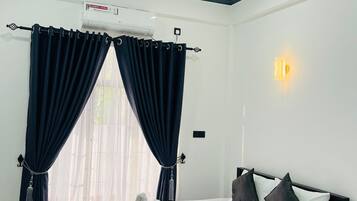 Habitación Deluxe doble, 1 cama de matrimonio, no fumadores, vistas al jardín