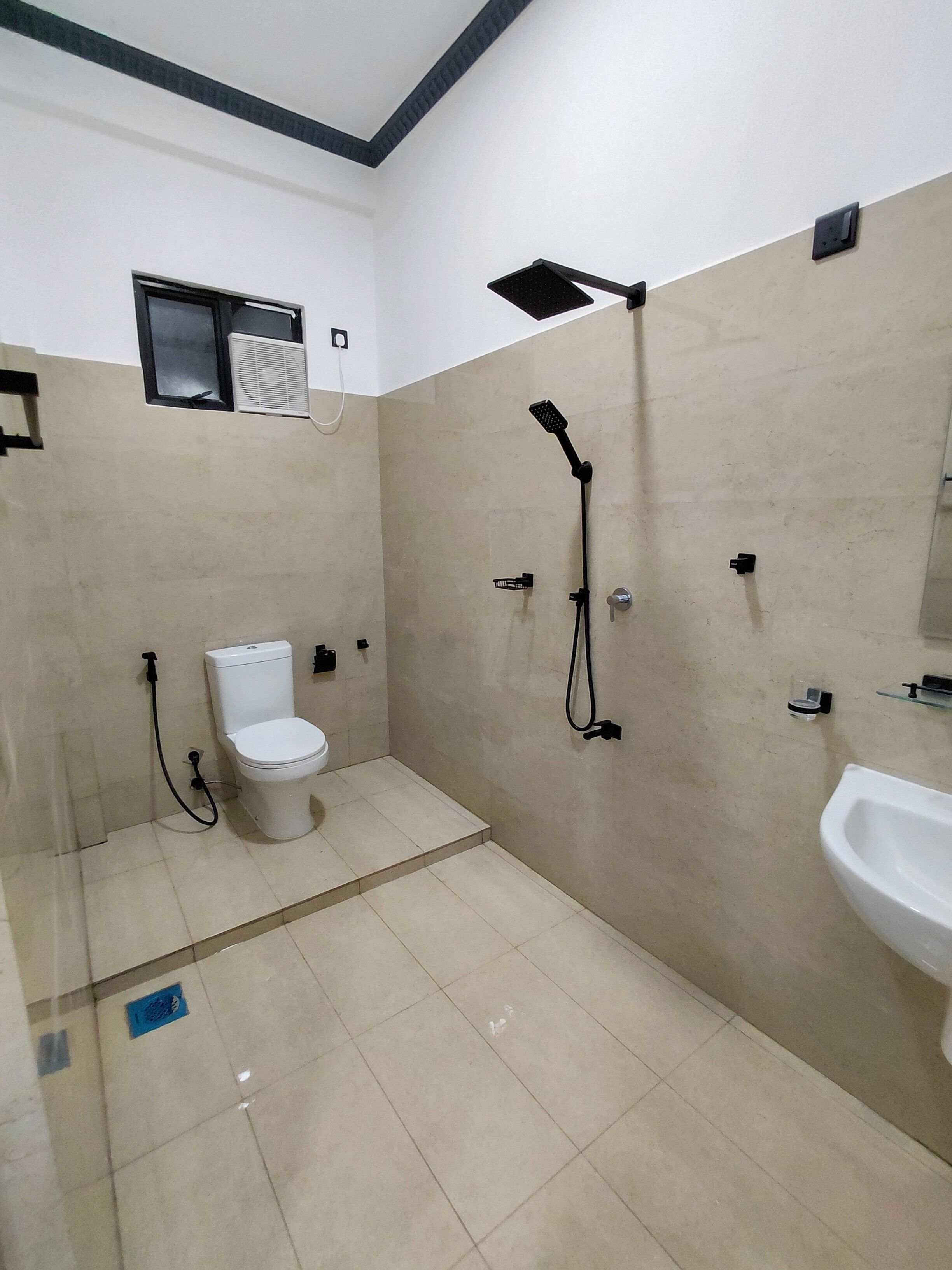 Standard Double Room, Garden View | Bathroom