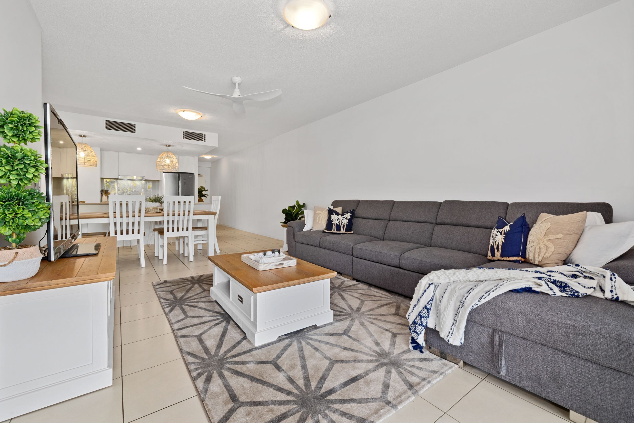 Apartment | Living area | Flat-screen TV