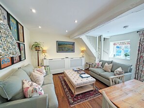 TV - 2 bedroom accommodation in Langham (Langham)