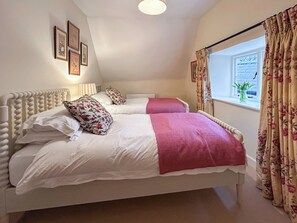 Free WiFi - 2 bedroom accommodation in Langham (Langham)