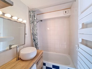 Bathroom - Okoume-Apartment-4pers-Proche center (Les Gets)