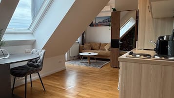 Basic-Apartment | Eigene Küche | Kühlschrank, Ofen, Herdplatte, Geschirrspüler