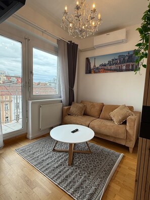 Iron/ironing board, free WiFi - Stylish 1BR Apt Balcony AC City Center (Wien)