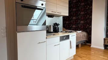 Basic-Apartment | Eigene Küche | Kühlschrank, Ofen, Herdplatte, Geschirrspüler