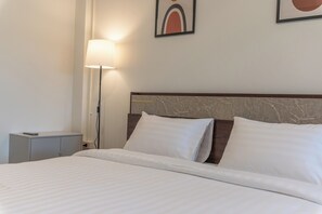 Chambre double | Bureau, espace de travail pour ordinateurs portables