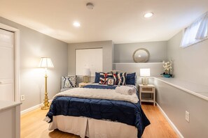 Free WiFi - Private Apartment Near Downtown Annapolis with Private Outdoor Space and Parking (Annapolis)