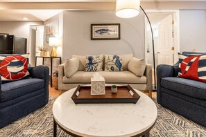 TV - Private Apartment Near Downtown Annapolis with Private Outdoor Space and Parking (Annapolis)