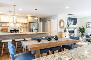 Dining - Upscale Family Home Near Downtown Annapolis | Resort-Style Outdoor Spaces (Annapolis)