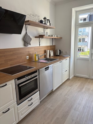 Comfort Apartment, 1 Bedroom, Partial Ocean View | Private kitchen | Coffee/tea maker, electric kettle - Apartment Bake9 - Tide (Cuxhaven)