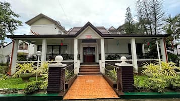 Premier Room | Free WiFi, bed sheets