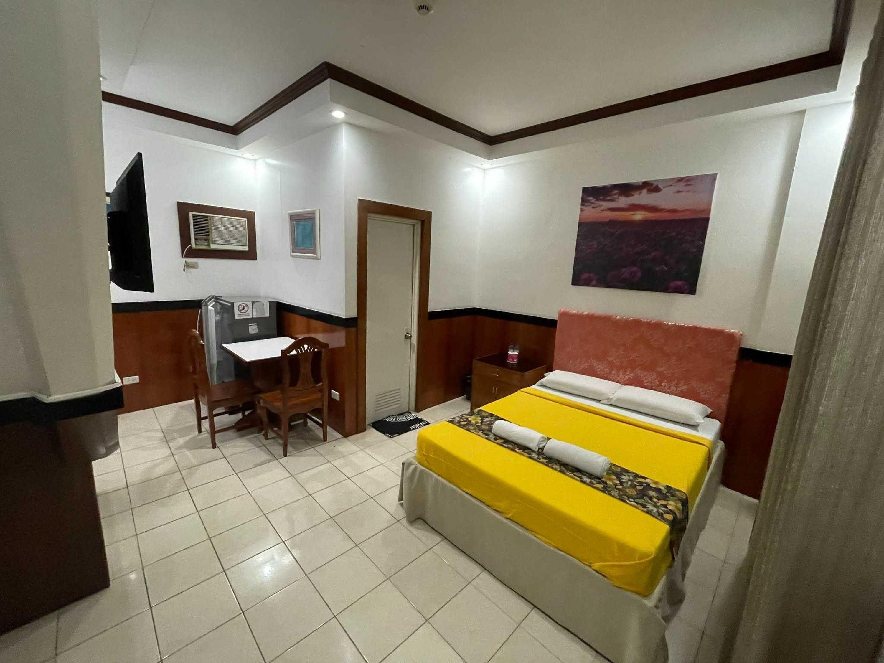 Standard Double Room | Free WiFi, bed sheets