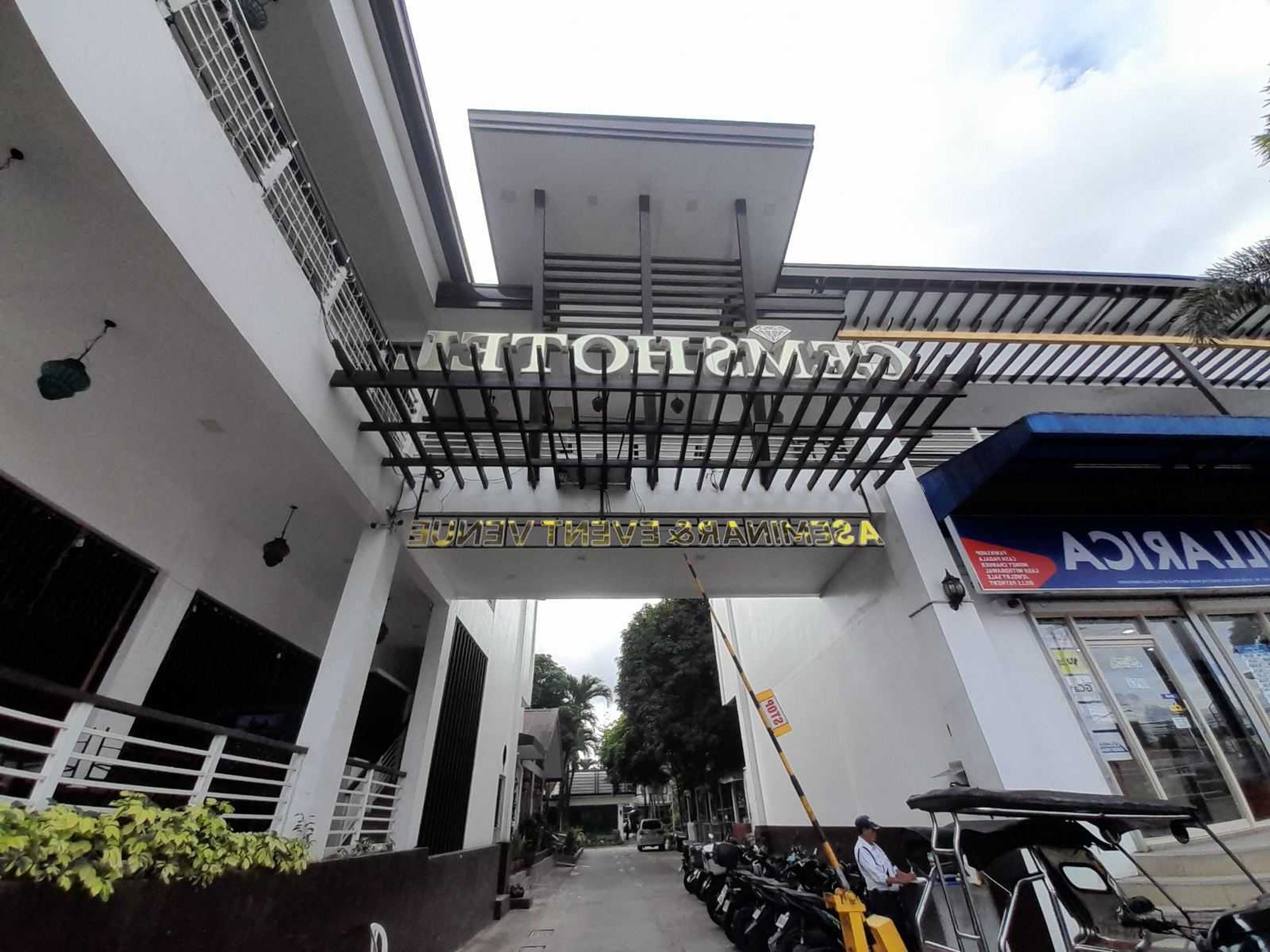 A building entrance with a sign that reads "CENTRAL".