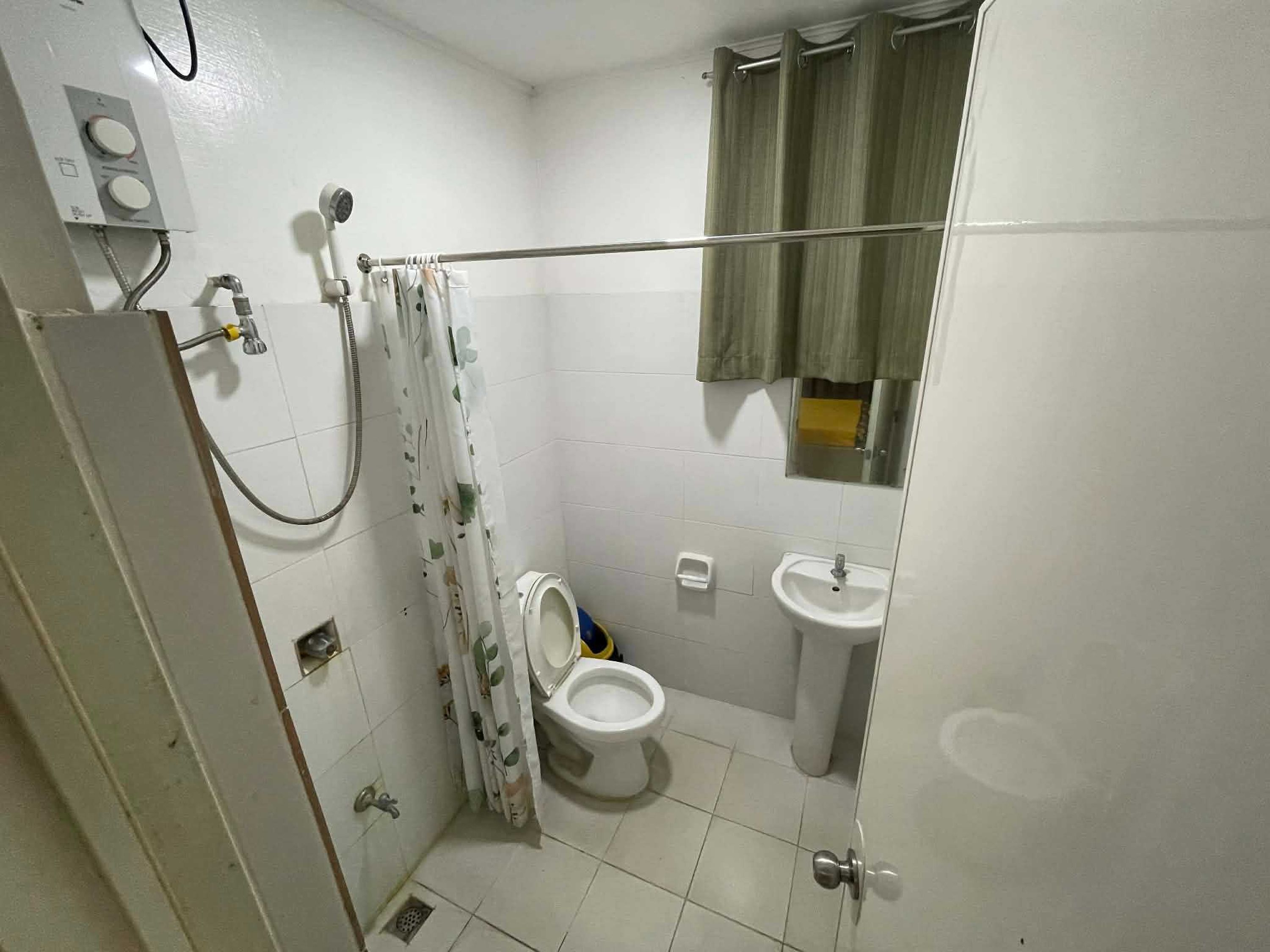 標準雙人房 | 浴室 | 淋浴設備、坐浴桶、毛巾、洗髮精