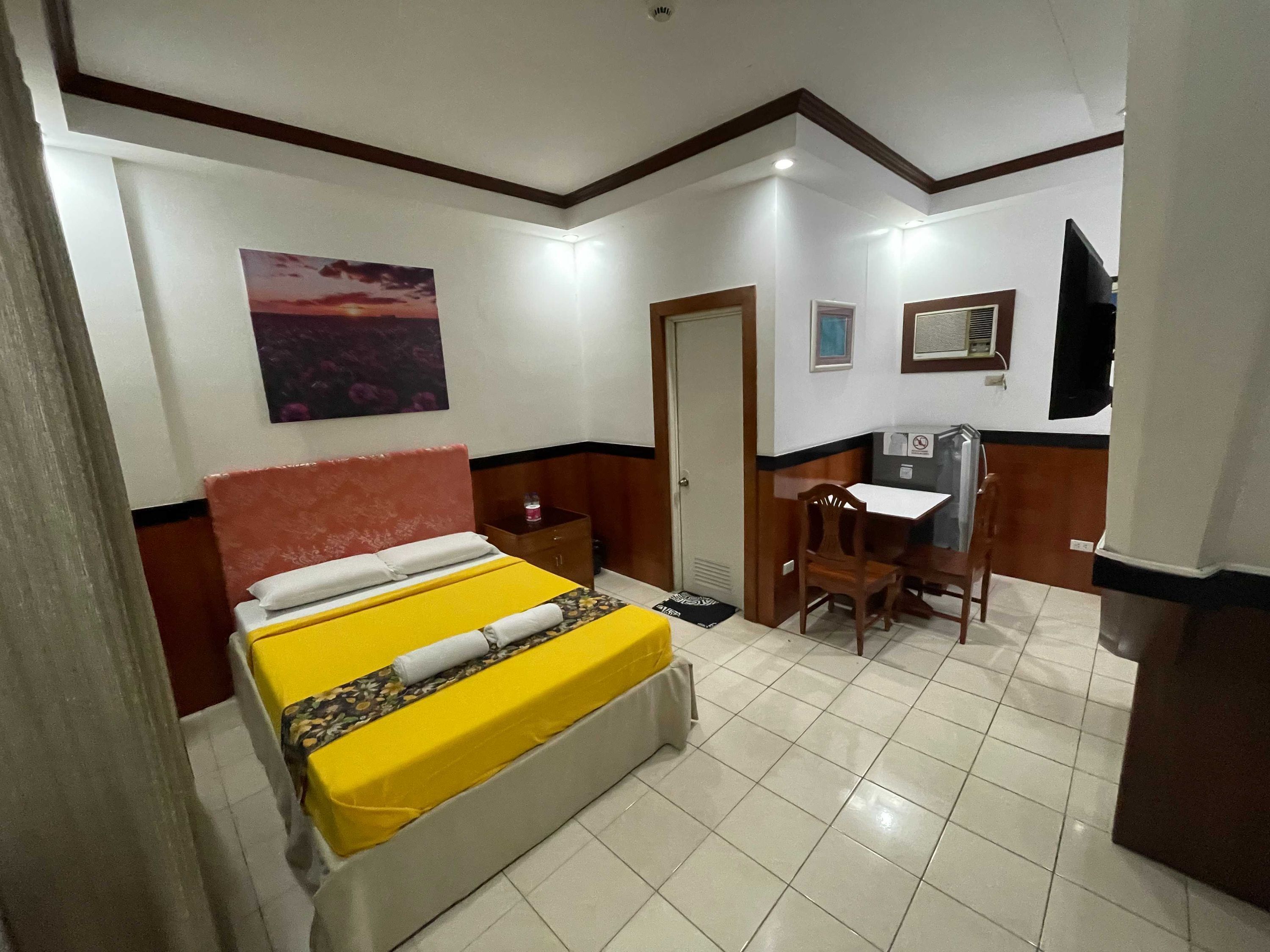 Suite | Free WiFi, bed sheets