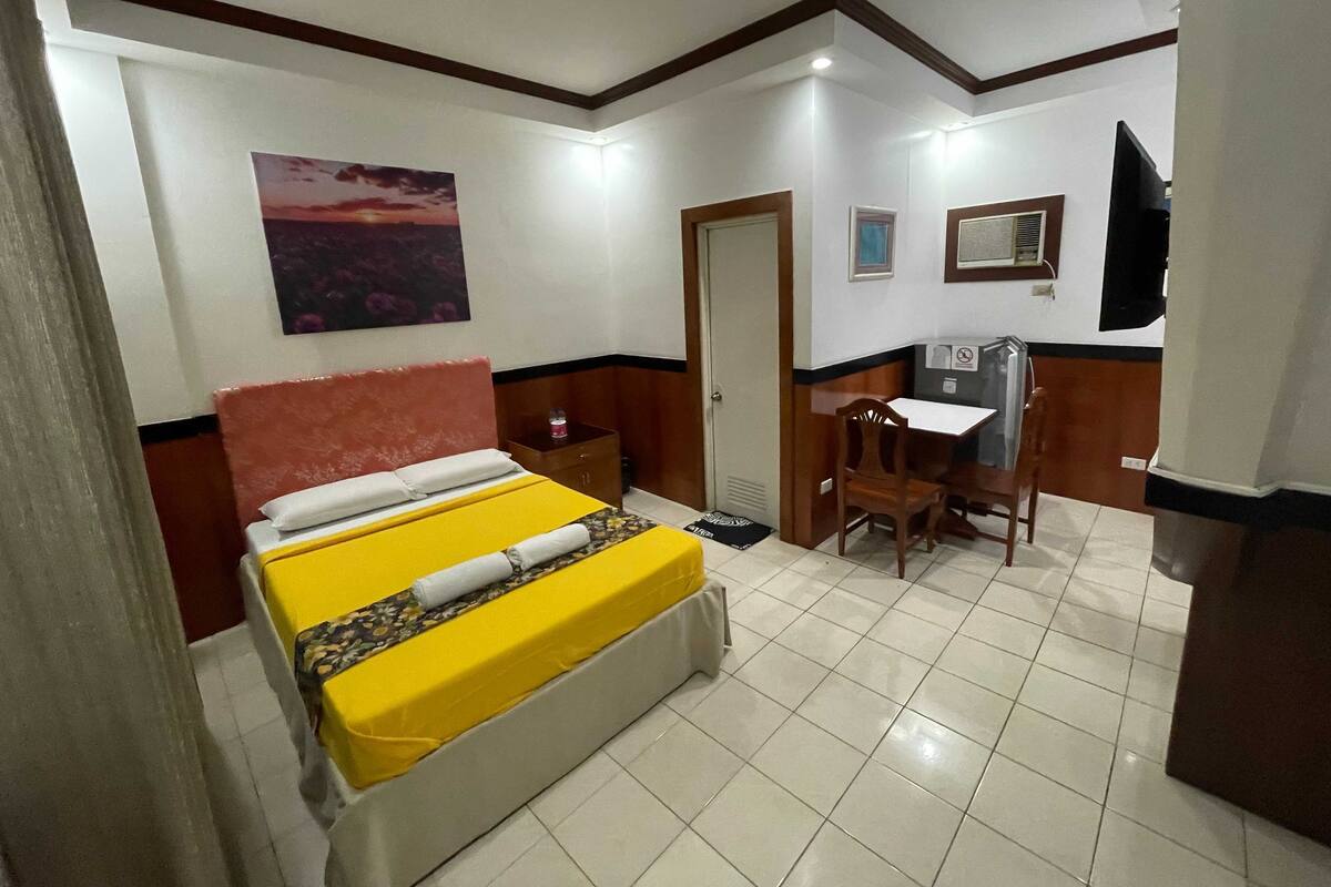 Suite | WiFi (free), bed sheets
