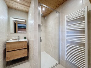 Shower, towels - Le Fraké-appartement-2pers-proche piste (Les Gets)