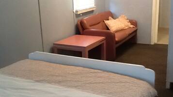 3 bedrooms, iron/ironing board, bed sheets