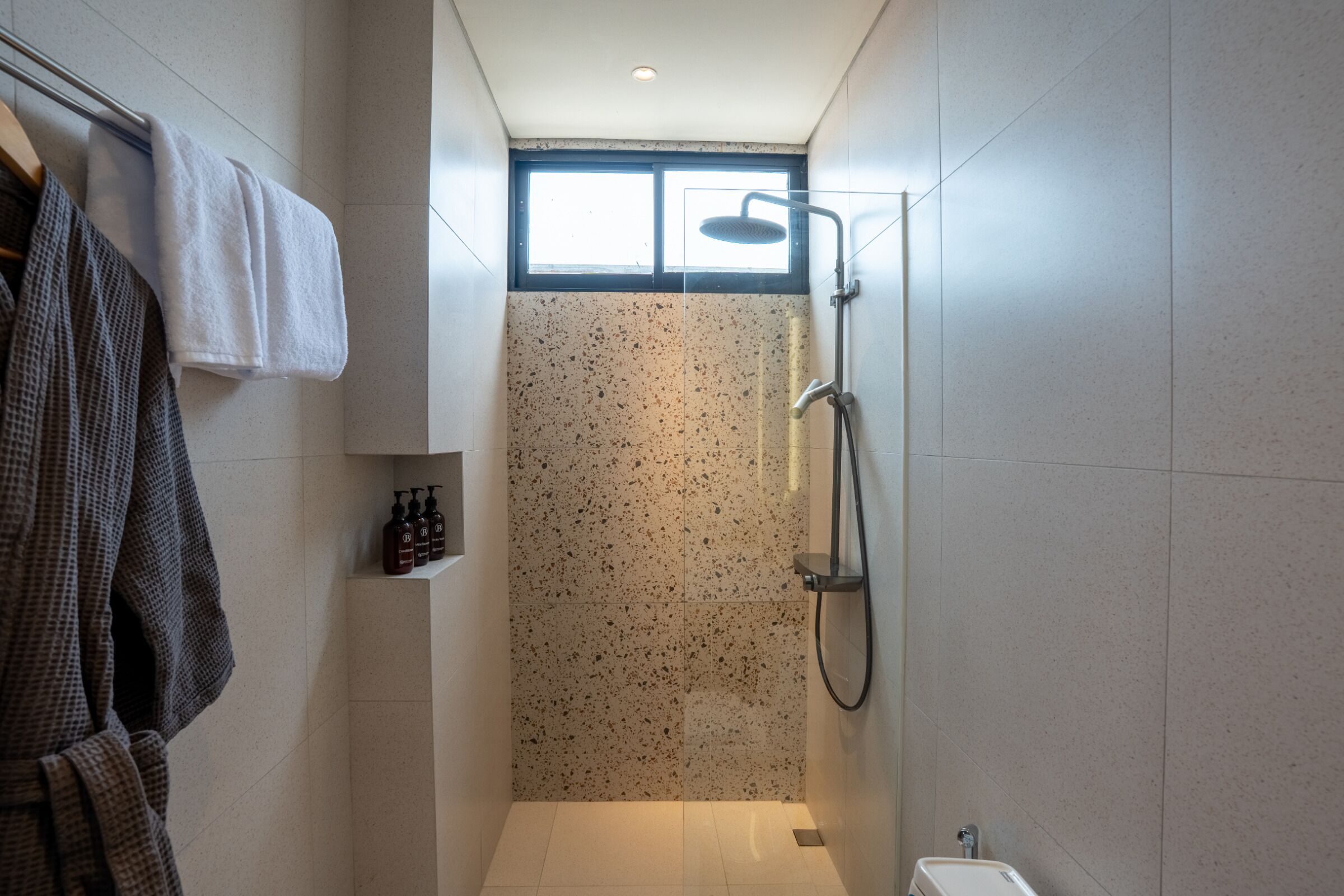 Deluxe Twin kamer | Badkamer | Gratis toiletartikelen, een haardroger, handdoeken, zeep