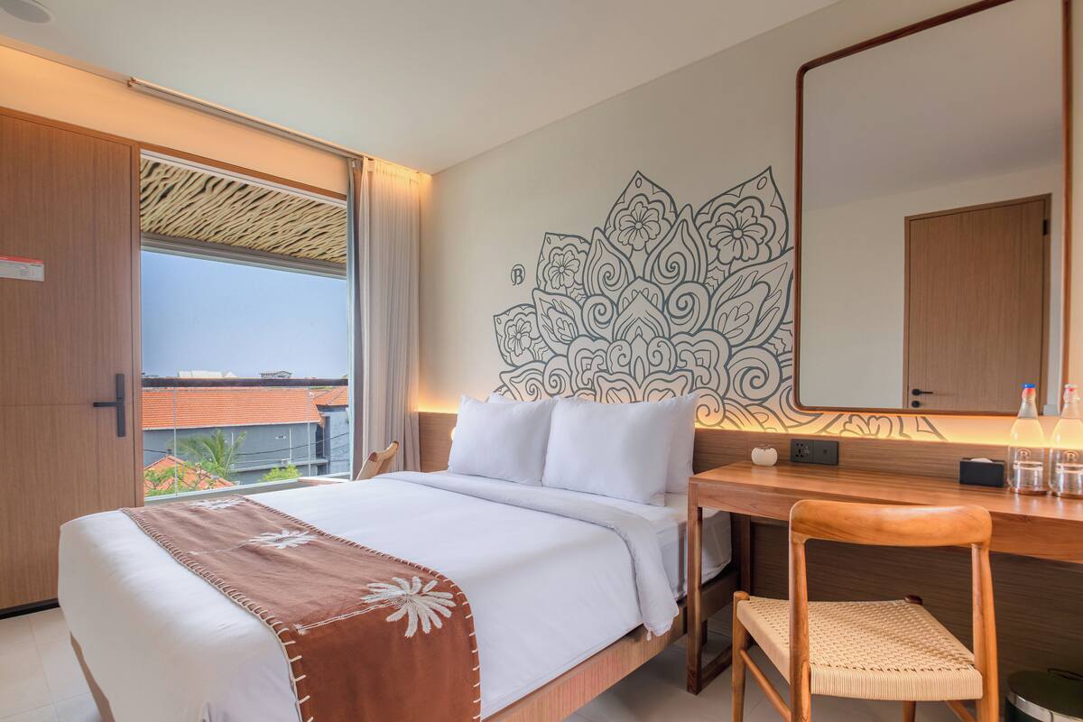 Superior Double Room, Pool View | Desk, laptop workspace, WiFi (free), bed sheets