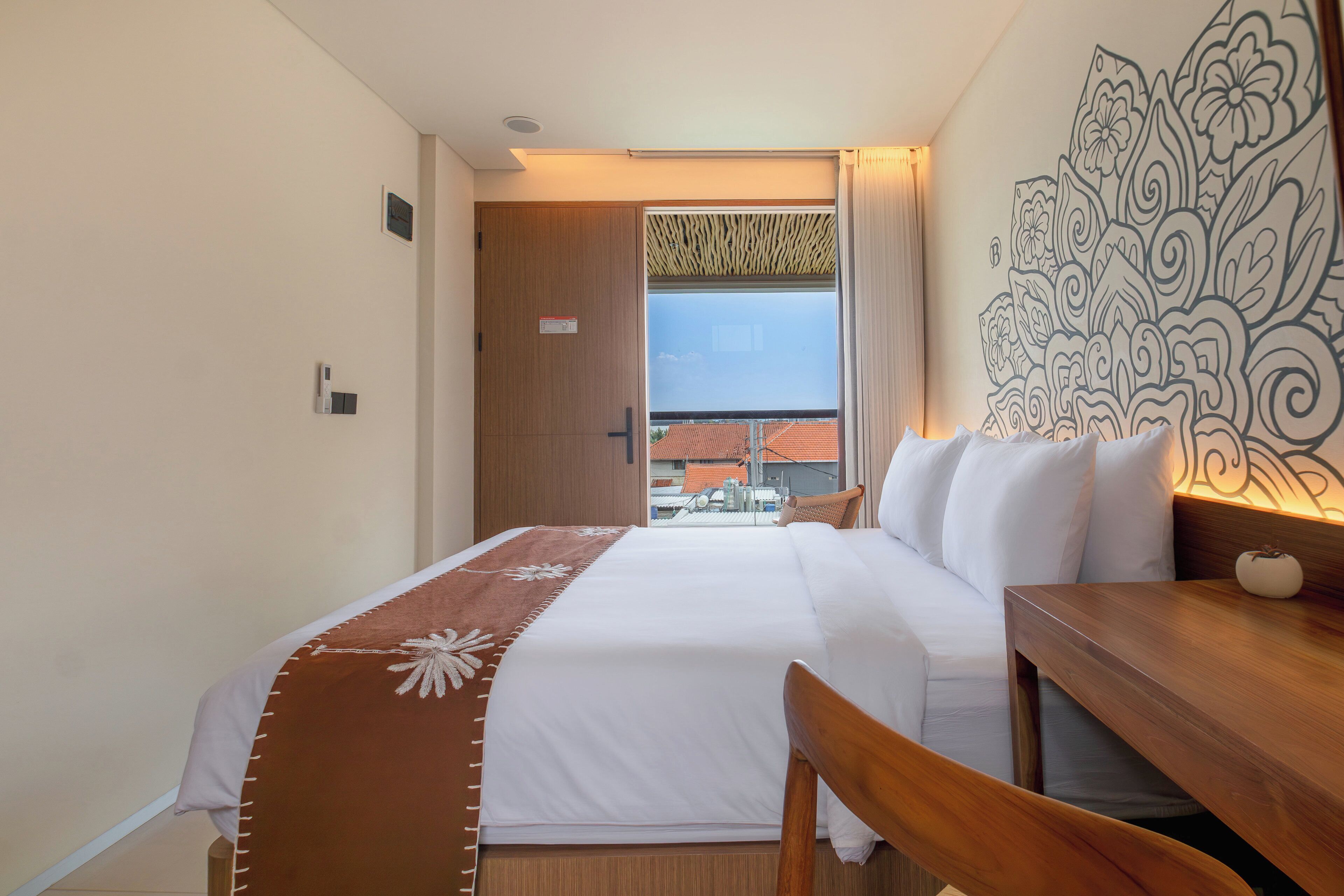 Superior Double Room, Pool View | Desk, laptop workspace, WiFi (free), bed sheets