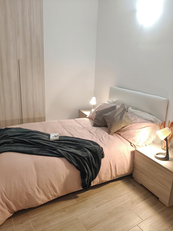 2 chambres, fer et planche à repasser, Wi-Fi, draps fournis