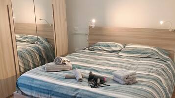 2 bedrooms, iron/ironing board, WiFi, bed sheets