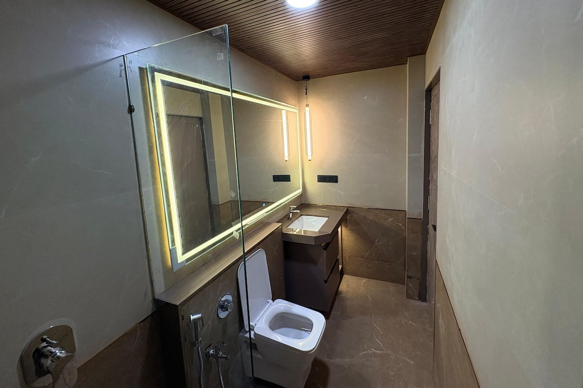 Superior Double Room, Pool View | Bathroom