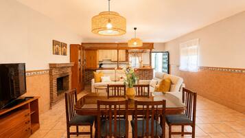 Smart TV, fireplace