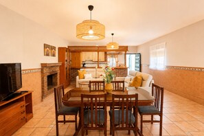 Smart TV, fireplace