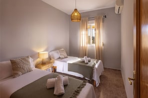 3 dormitorios, tabla de planchar con plancha, wifi gratis y ropa de cama