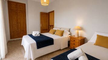3 bedrooms, iron/ironing board, free WiFi, bed sheets