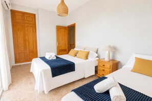 3 chambres, fer et planche à repasser, accès au Wi-Fi (inclus)